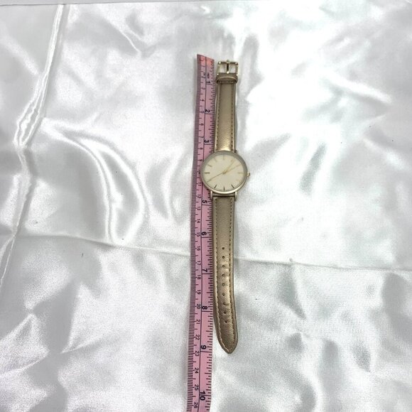 Minimalist Unisex Gold Leather Analog Watch With QRTZ Japanese Movement - Picture 9 of 9